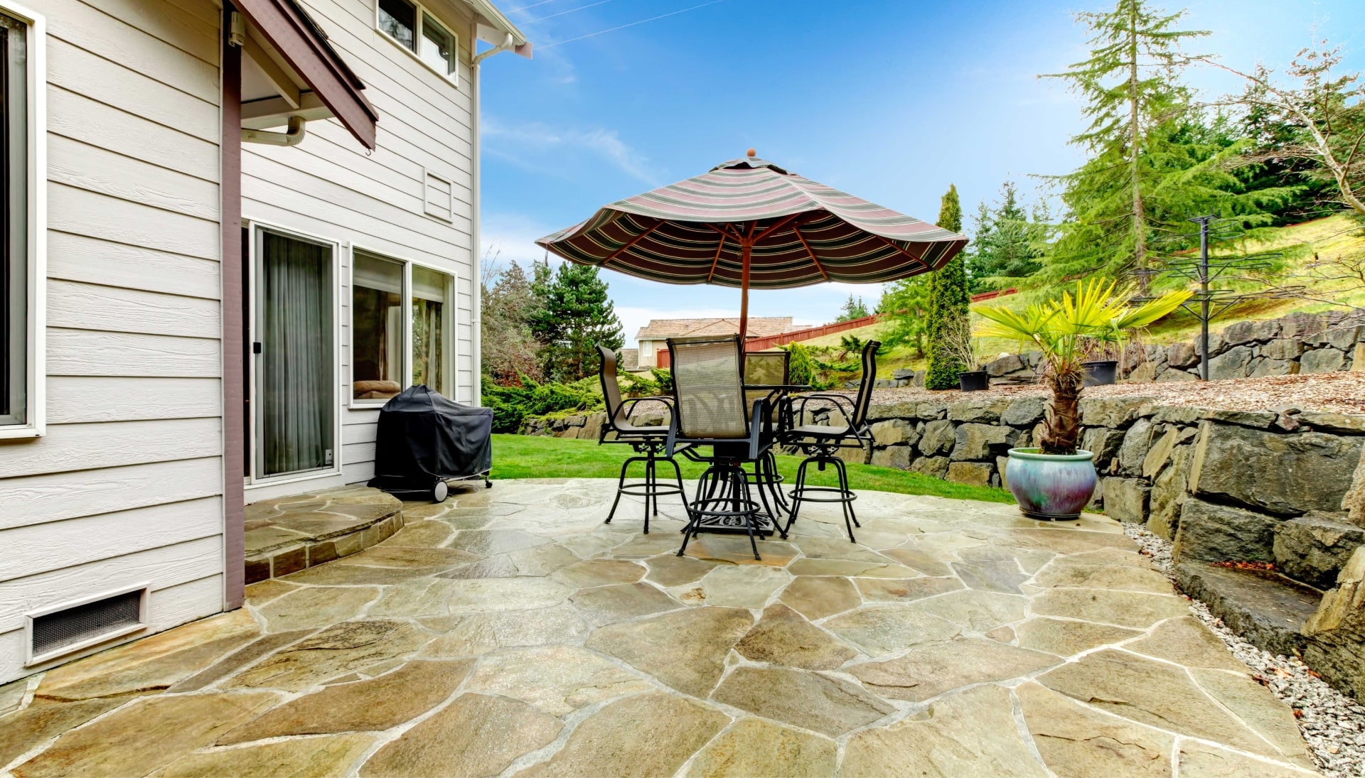 Create an Outdoor Oasis with Stunning Concrete Patio in Seattle, WA - Enjoy Beautifully Textured and Patterned Concrete Surfaces for Your Entertaining and Relaxation Needs.
